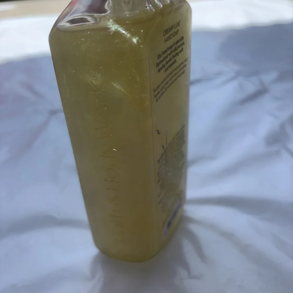 Bath & Body Works KITCHEN LEMON Creamy Luxe Hand Soap‎ 8oz